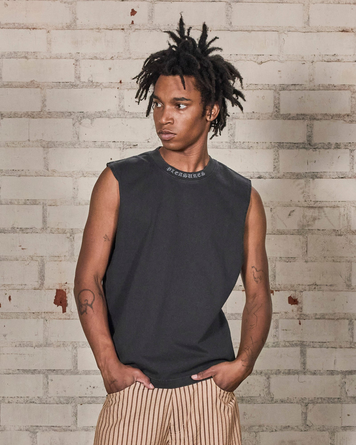 Sorrow Sleeveless Tee - Black