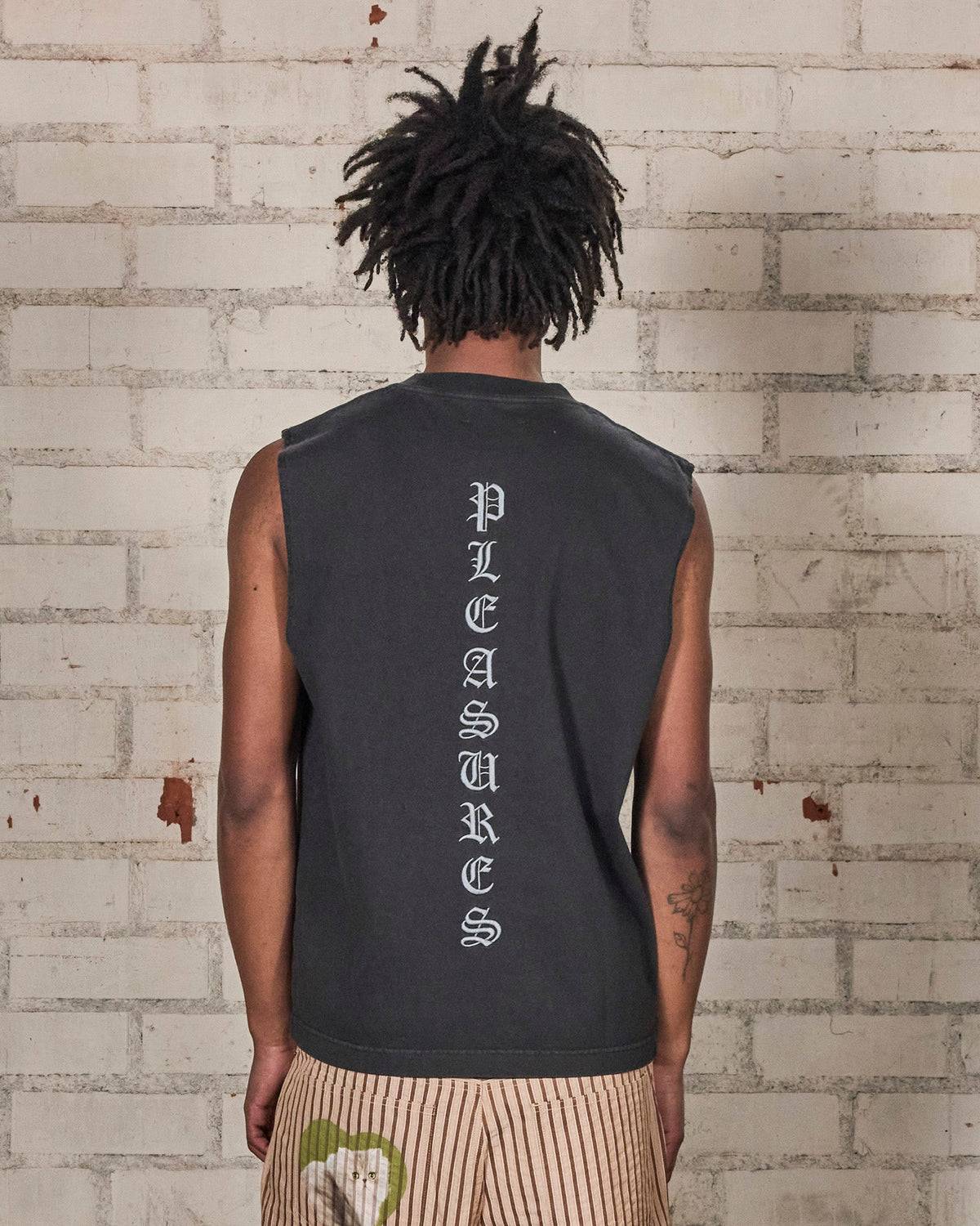 Sorrow Sleeveless Tee - Black
